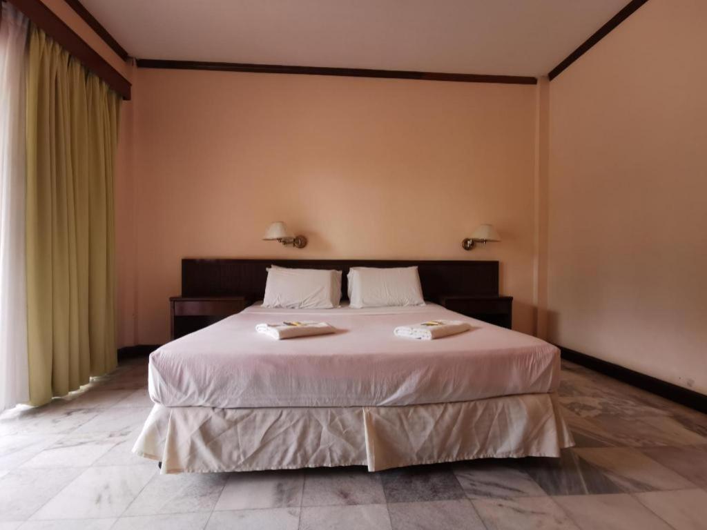 Oyo 89972 Borneo Paradise Beach Hotel Kota Kinabalu Exteriör bild