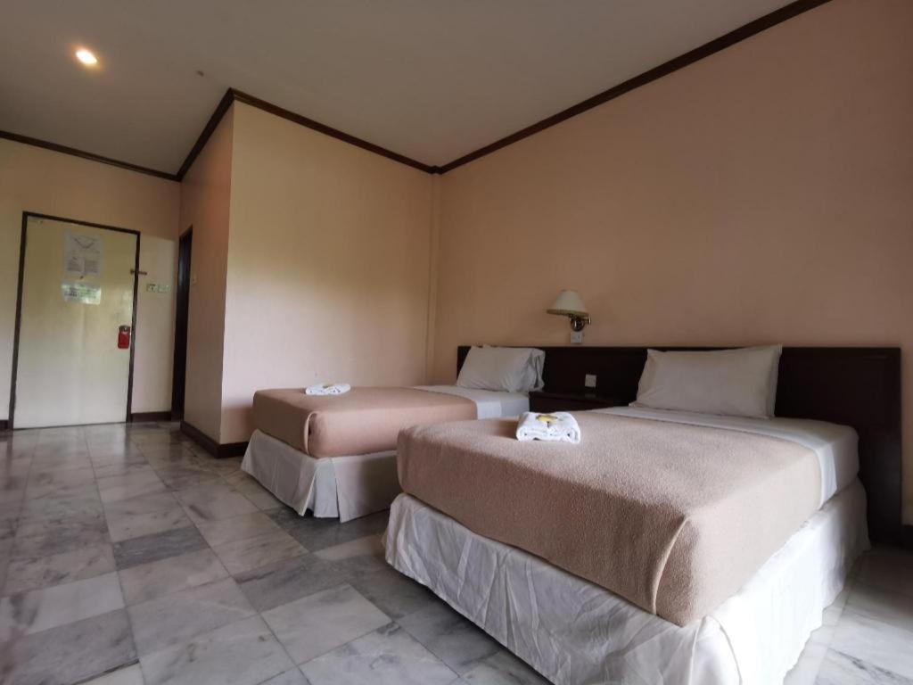 Oyo 89972 Borneo Paradise Beach Hotel Kota Kinabalu Exteriör bild