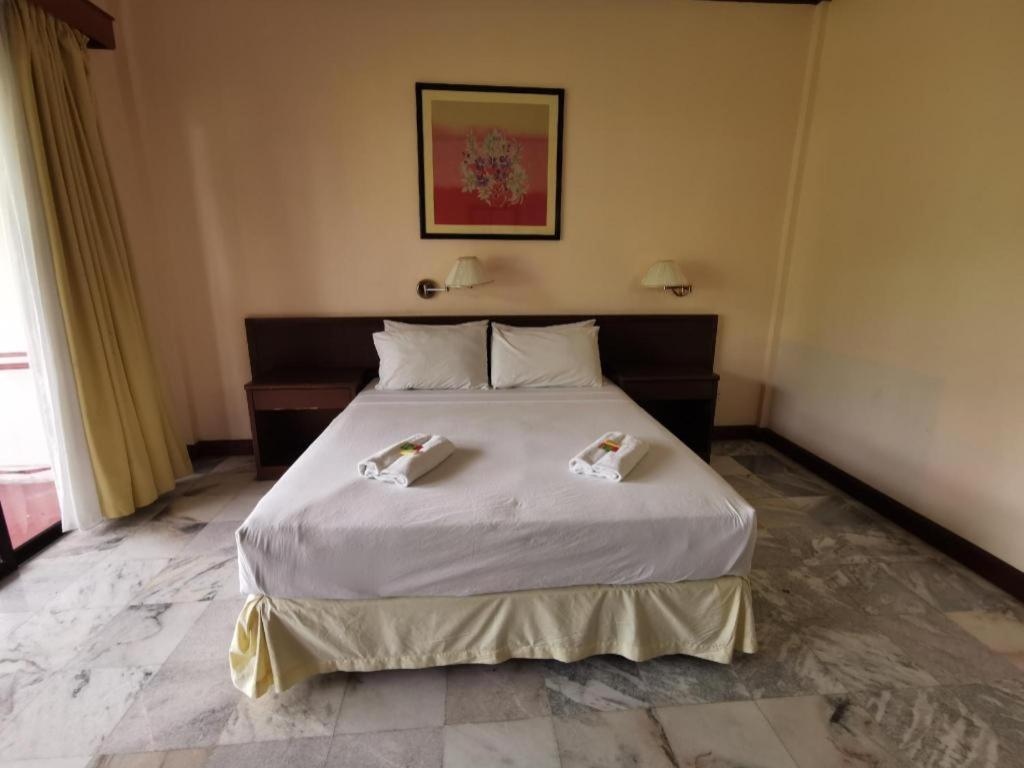 Oyo 89972 Borneo Paradise Beach Hotel Kota Kinabalu Exteriör bild